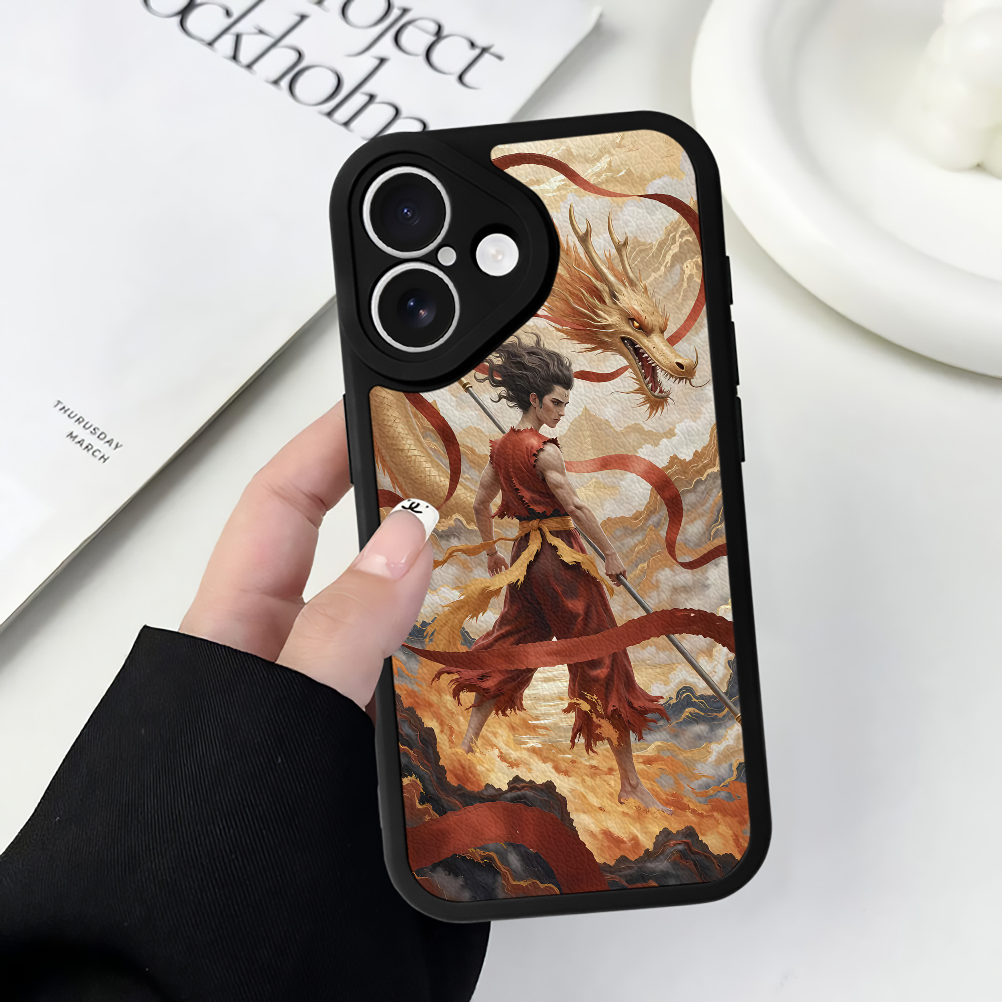 （画像用） Ne Zha 2 ナタ 魔童の大暴れ 【iPhone 16シリーズ対応】シリコンスマホケース（レザー調） 材質：シリコン